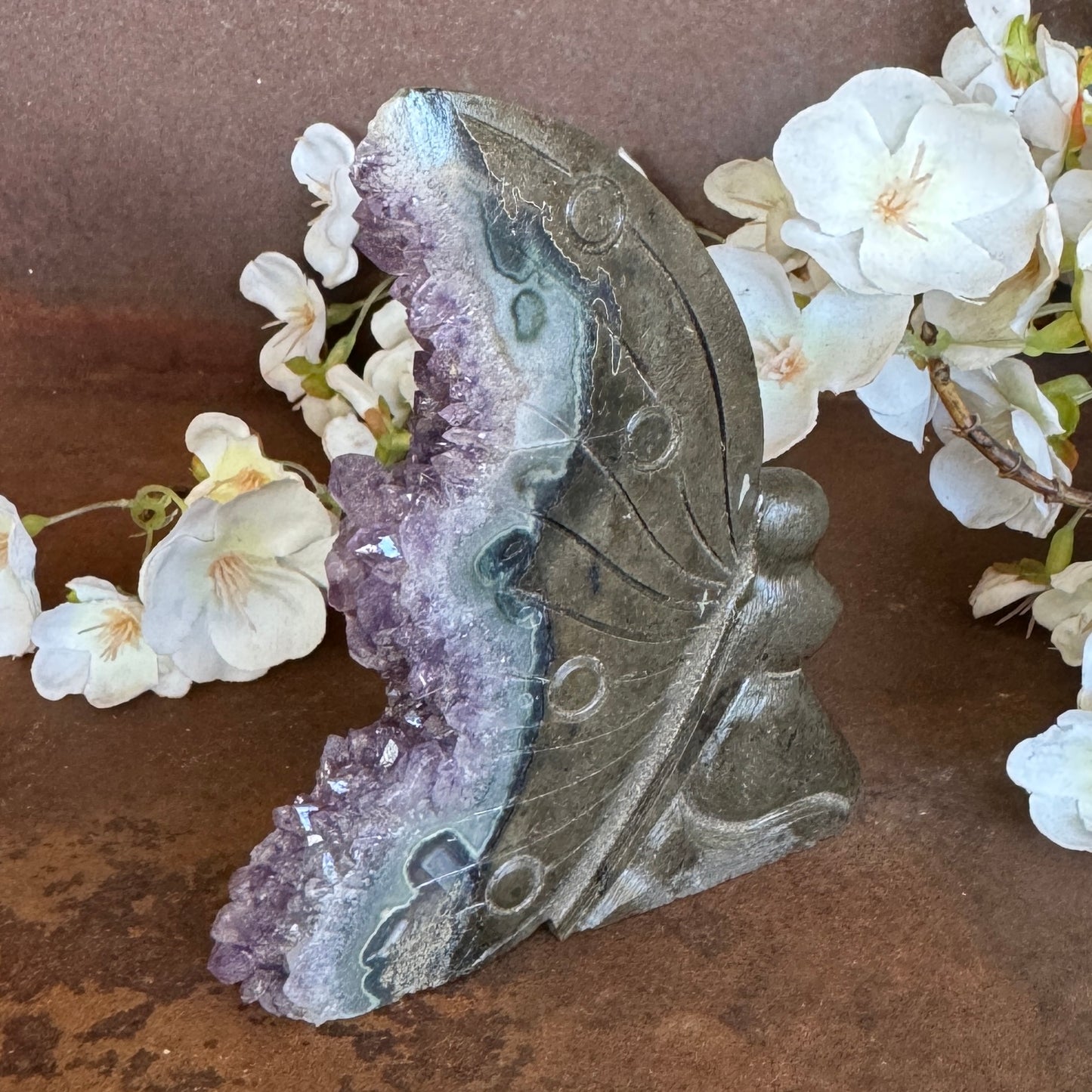 Amethyst geode angel carving crystal angel for grief healing, spiritual protection, emotional balance, intuition and calm energy