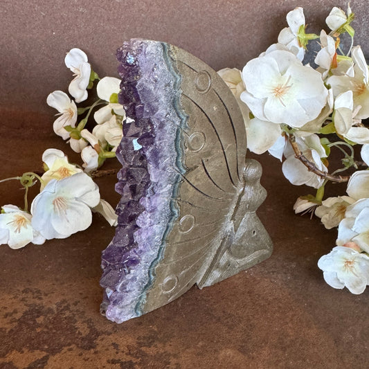 Amethyst geode angel carving crystal angel for grief healing, spiritual protection, emotional balance, intuition and calm energy