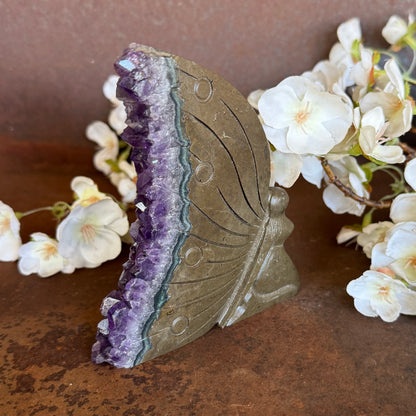 Amethyst geode angel carving crystal angel for grief healing, spiritual protection, emotional balance, intuition and calm energy