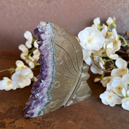 Amethyst geode angel carving crystal angel for grief healing, spiritual protection, emotional balance, intuition and calm energy