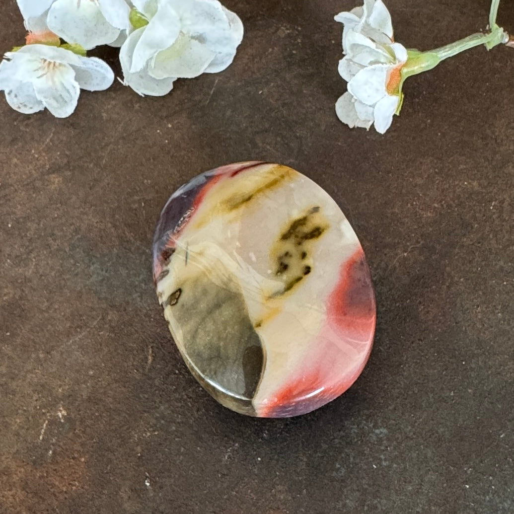 Mookaite Palm Stone – Grounding, Vitality & Emotional Balance