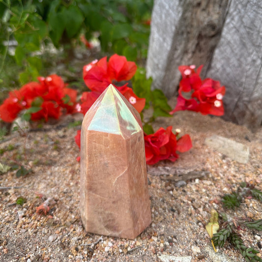 Aura Peach Moonstone – Calming Energy, Emotional Healing & Spiritual Growth