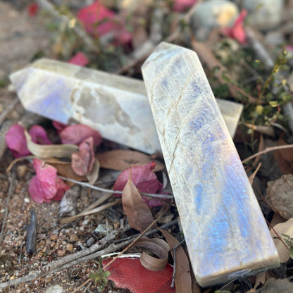 White Moonstone Tower – Intuition, Emotional Healing & New Beginnings