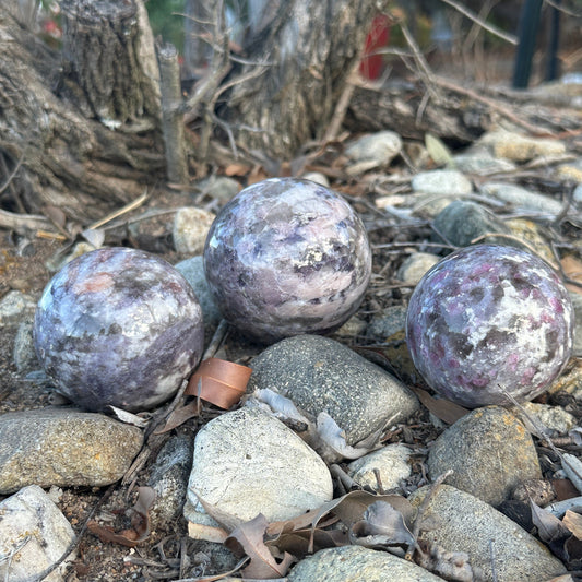Pink Unicorn Crystal Sphere – Emotional Healing, Heart Energy & Spiritual Protection