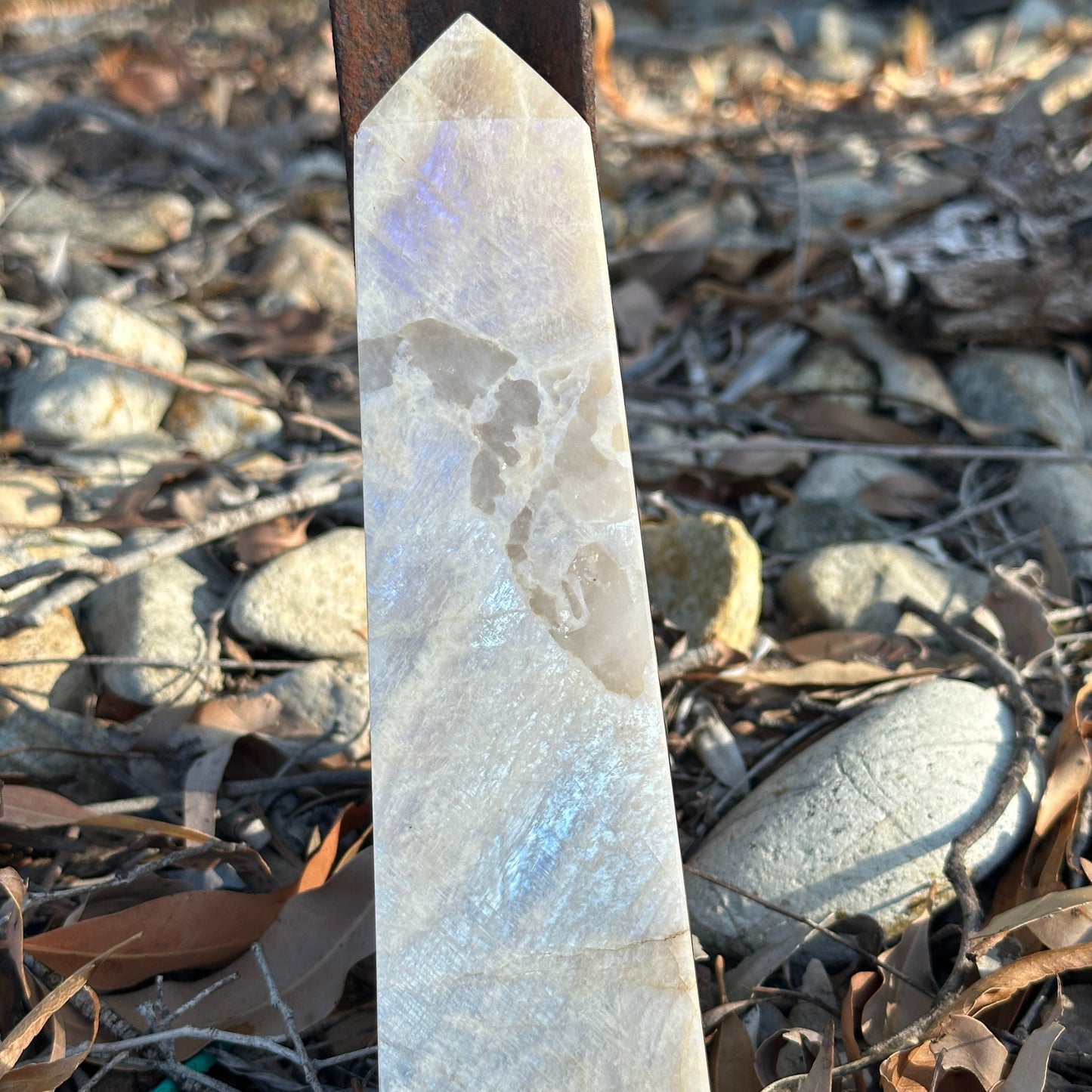 White Moonstone Tower – Intuition, Emotional Healing & New Beginnings