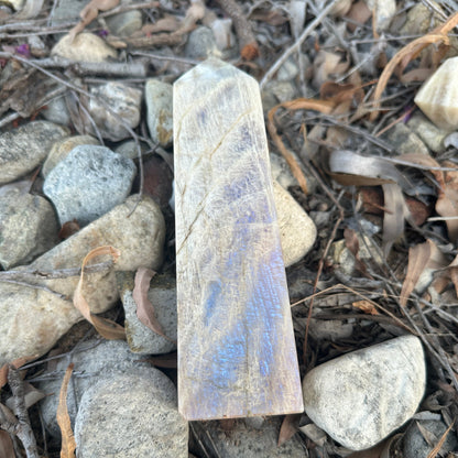 White Moonstone Tower – Intuition, Emotional Healing & New Beginnings