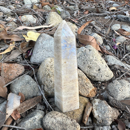 White Moonstone Tower – Intuition, Emotional Healing & New Beginnings