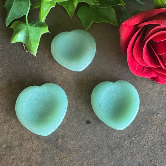 Green Aventurine heart-shaped thumb stone approx. 4.5 × 3.5 cm
