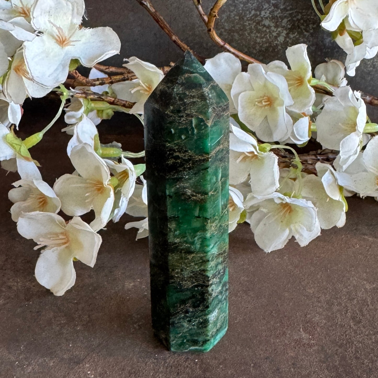 Emerald Crystal Tower – Heart Chakra Healing, Abundance & Spiritual Growth