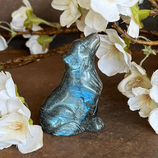 Labradorite Wolf Carving 6cm with natural flash for intuition, spiritual protection, emotional healing, inner strength and sacred décor