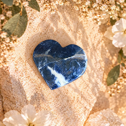 Sodalite Crystal Heart Piece 1 – Intuition, Clarity & Inner Peace